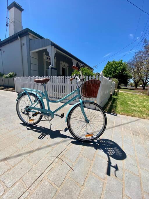 Macleay Cottage With Plunge Pool And Local Arts Dubbo Esterno foto